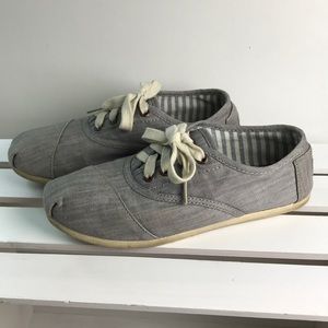 TOMS lace up shoes